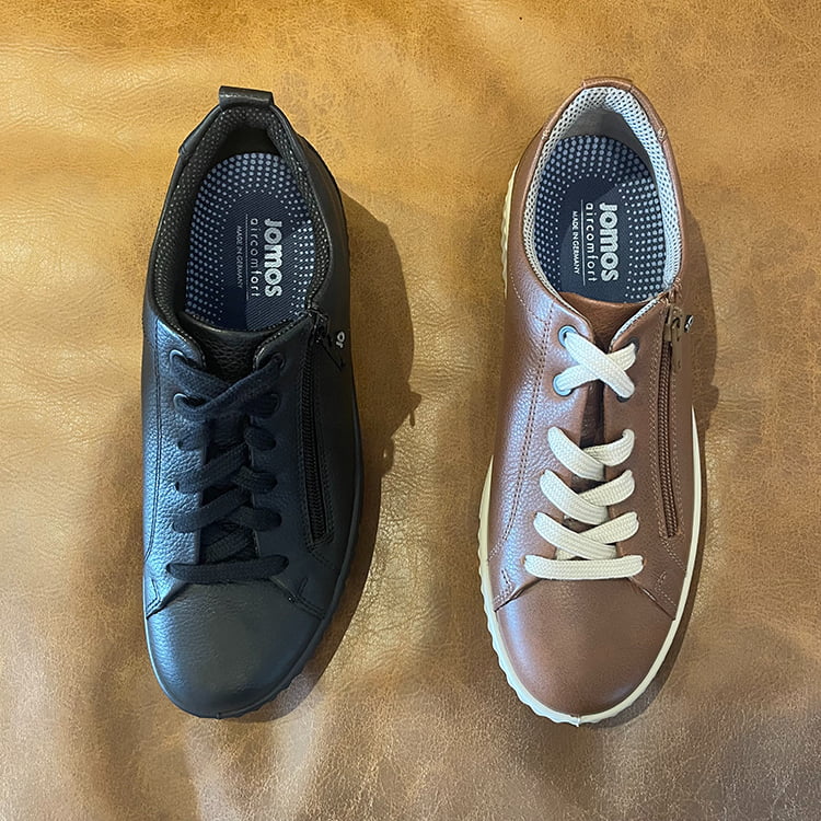 JOMOSの靴
